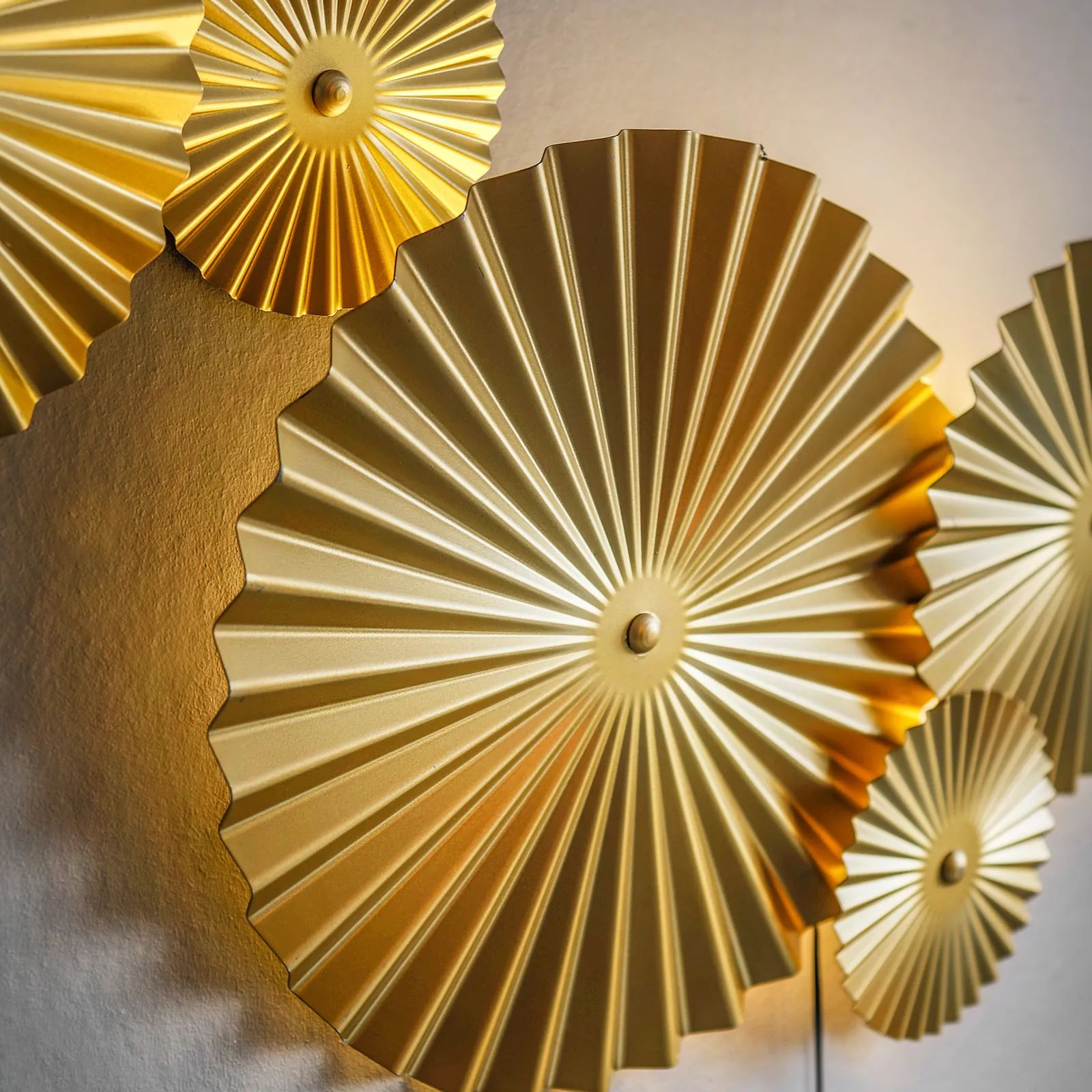 Omega wall lamp, Brushed brass Globen Lighting