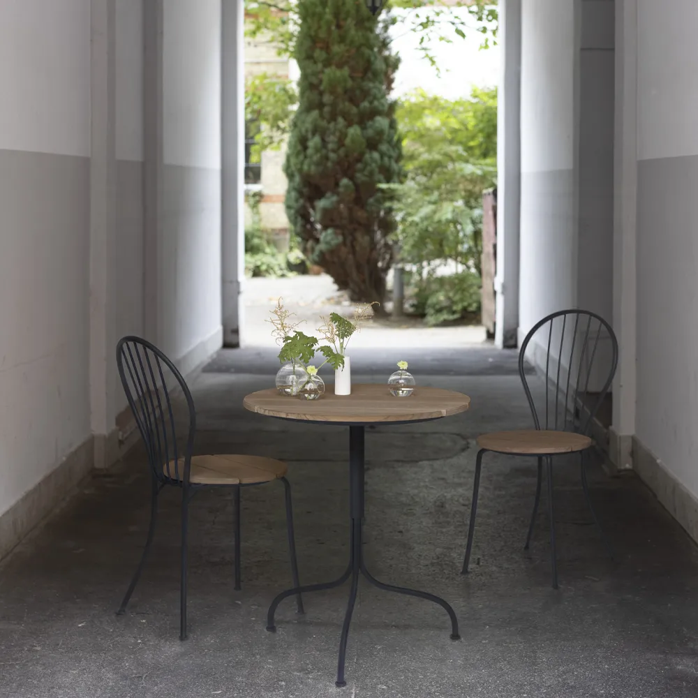 Akleja chair, Teak-dark grey stand Grythyttan Stålmöbler