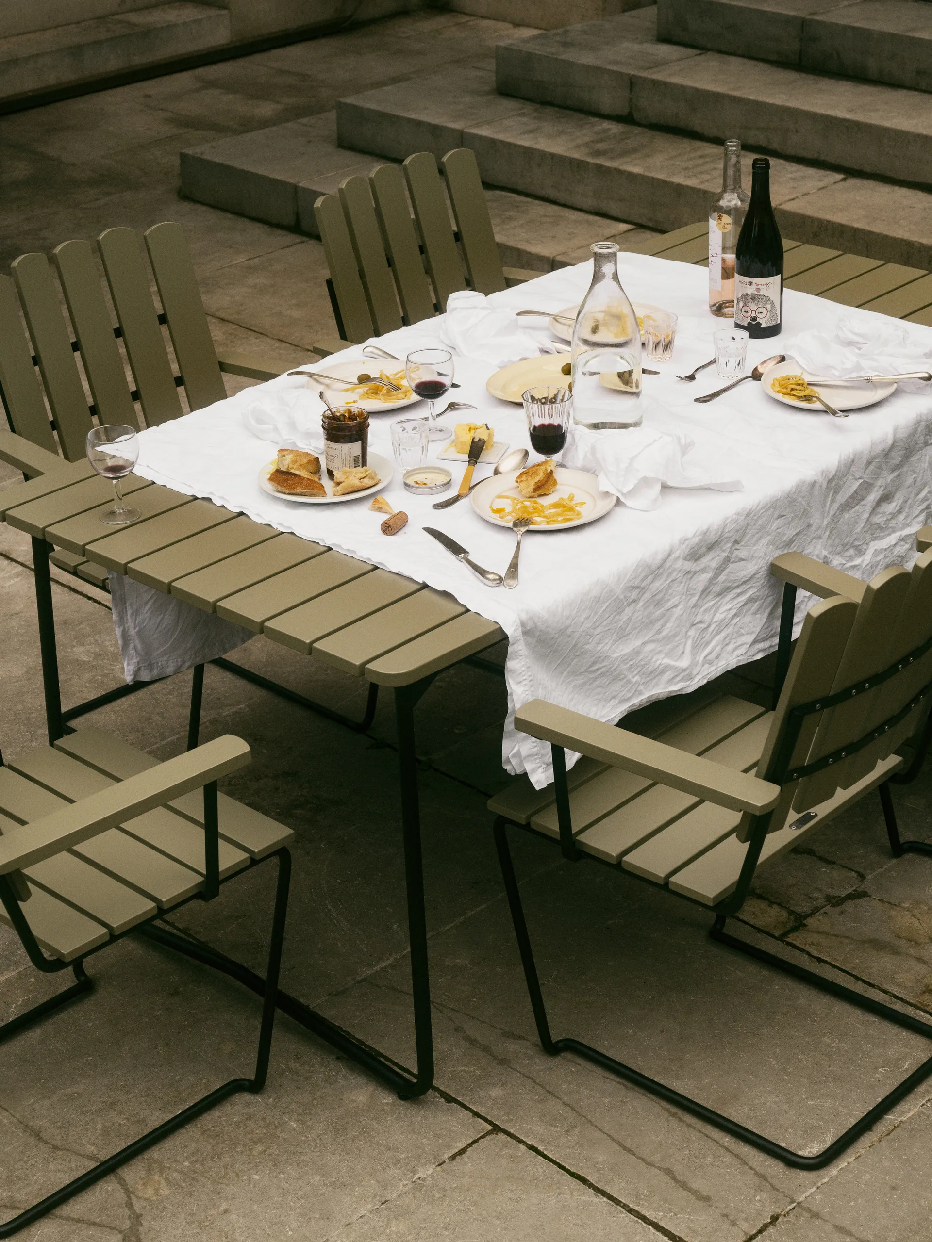 B31 dining table, Light green oak-black Grythyttan Stålmöbler