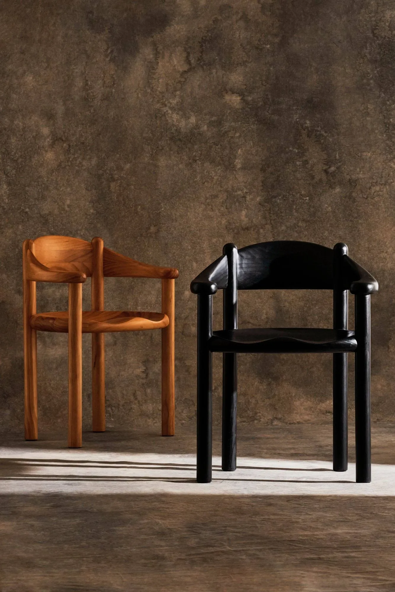 Daumiller chair with arms, Golden pine GUBI