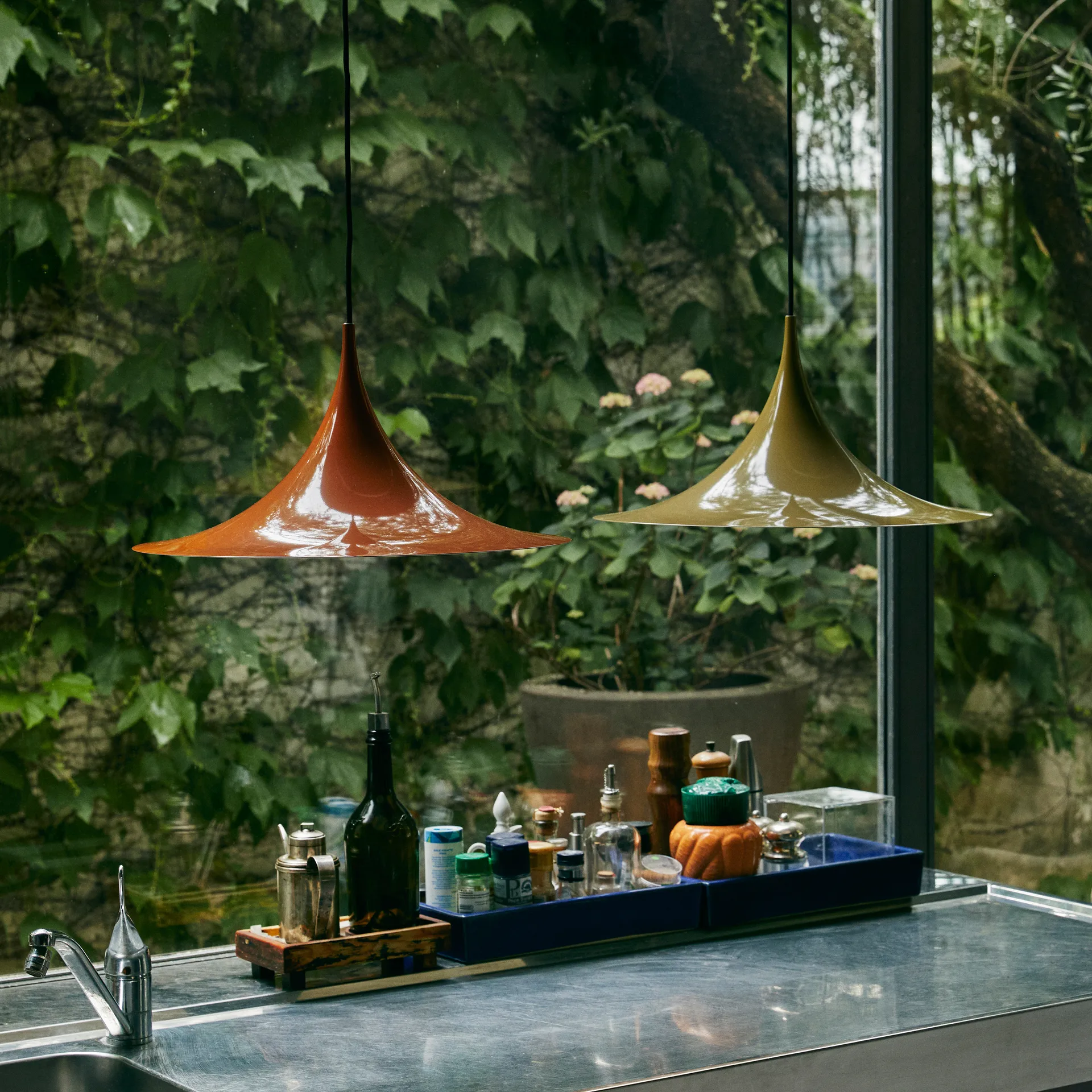 Semi pendant light Ø47 cm, Fennel seed glossy GUBI