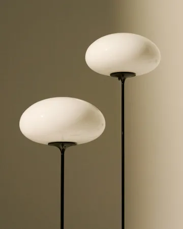 Stemlite floor lamp - Black chrome-opal glass, 150 cm - GUBI