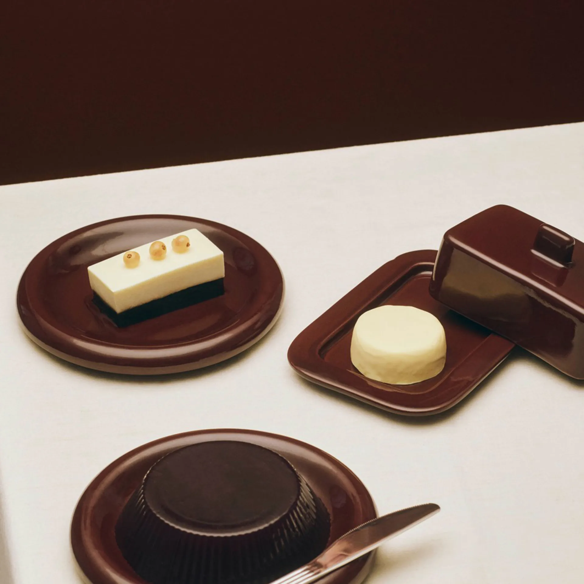 Barro butter dish, Burgundy HAY