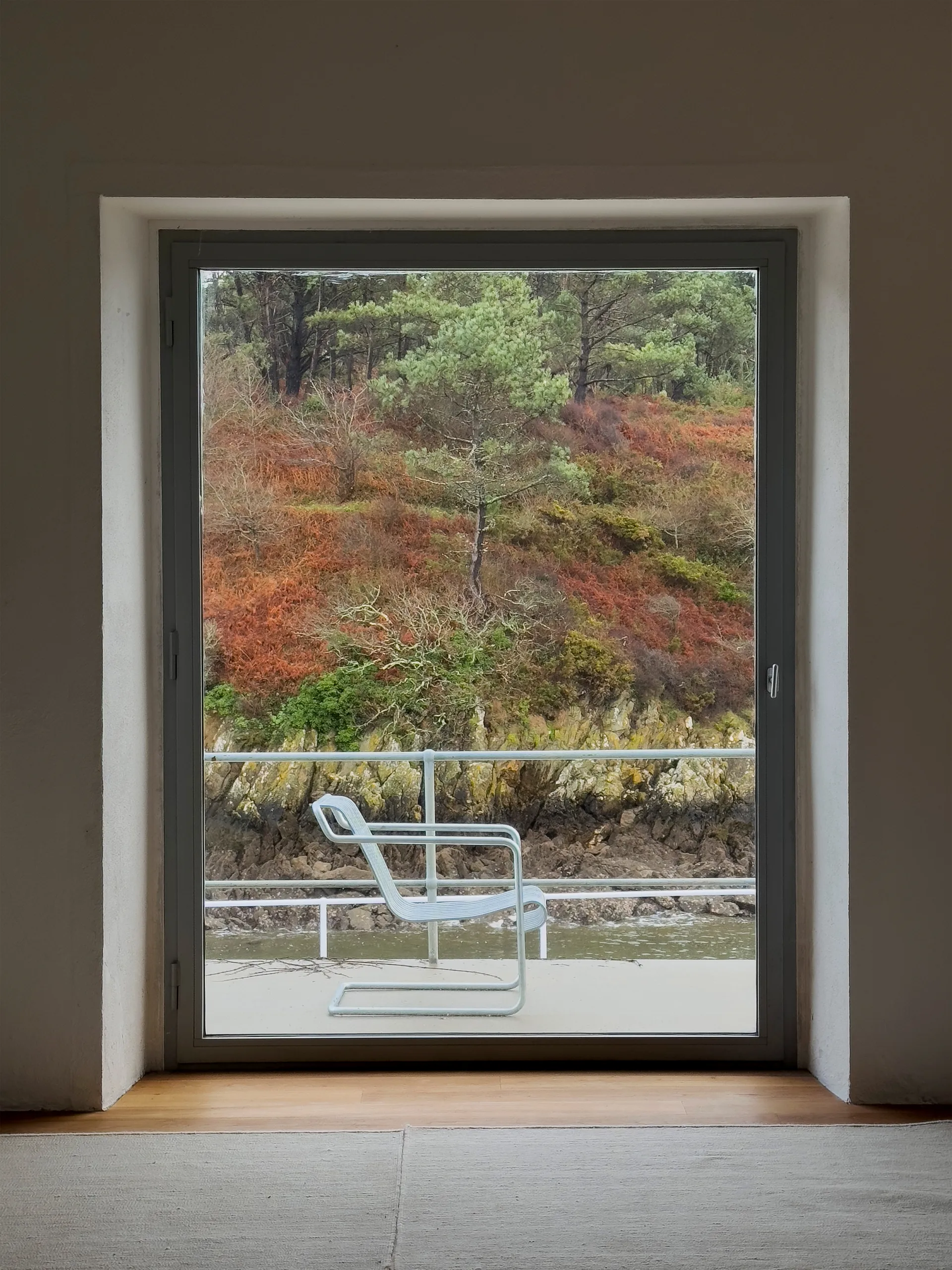 Palissade Cantilever Low lounge armchair, Hot galvanised steel HAY