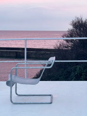 Palissade Cantilever Low lounge armchair - Hot galvanised steel - HAY