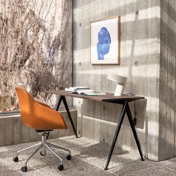 Pyramid 01 desk - Oak clear lacquered-140x65 cm-beige steel frame - HAY