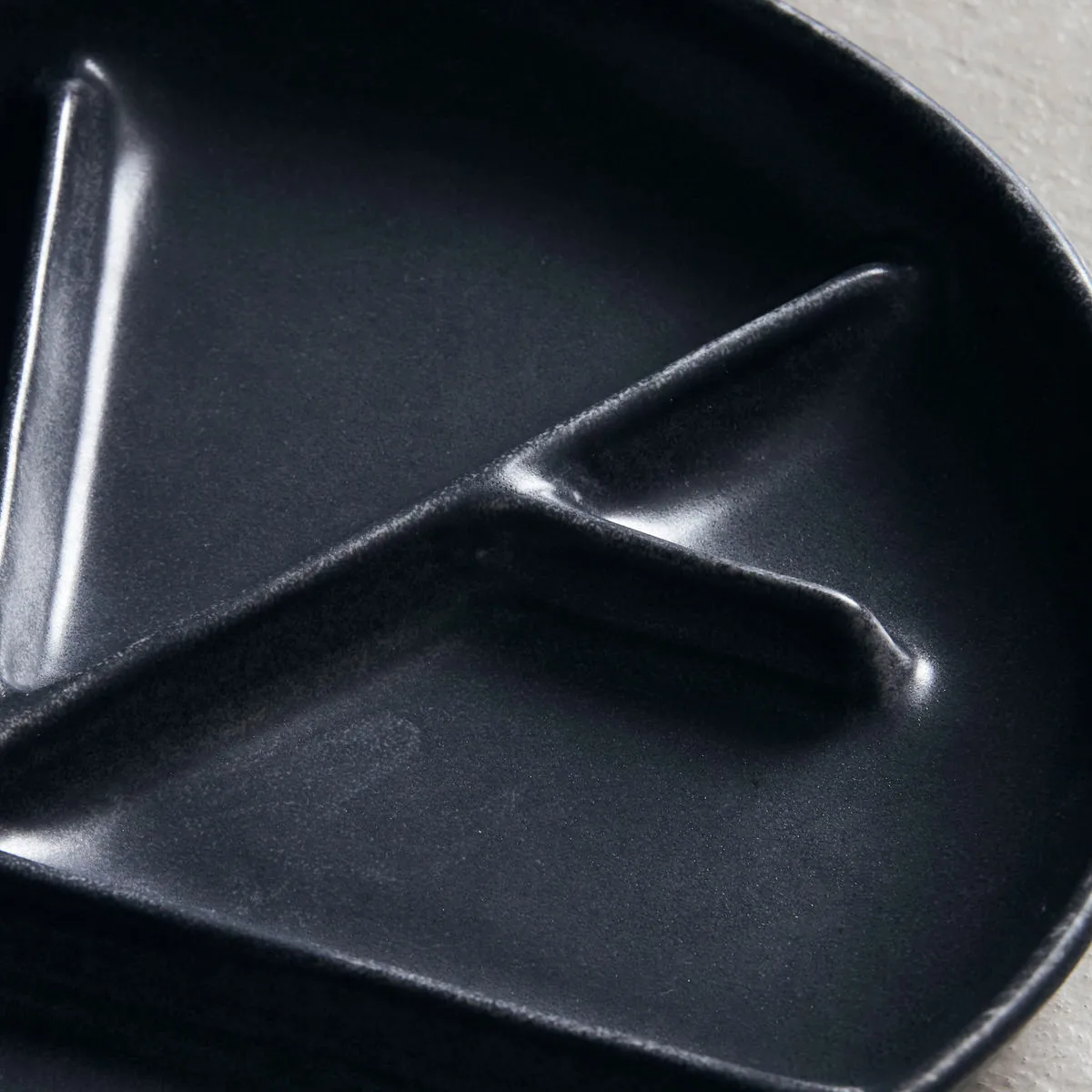 Branch plate Ø22.3 cm, dark grey House Doctor