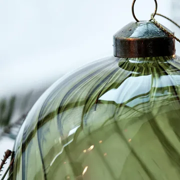 Fluted Christmas bauble Ø10 cm - Green - House Doctor