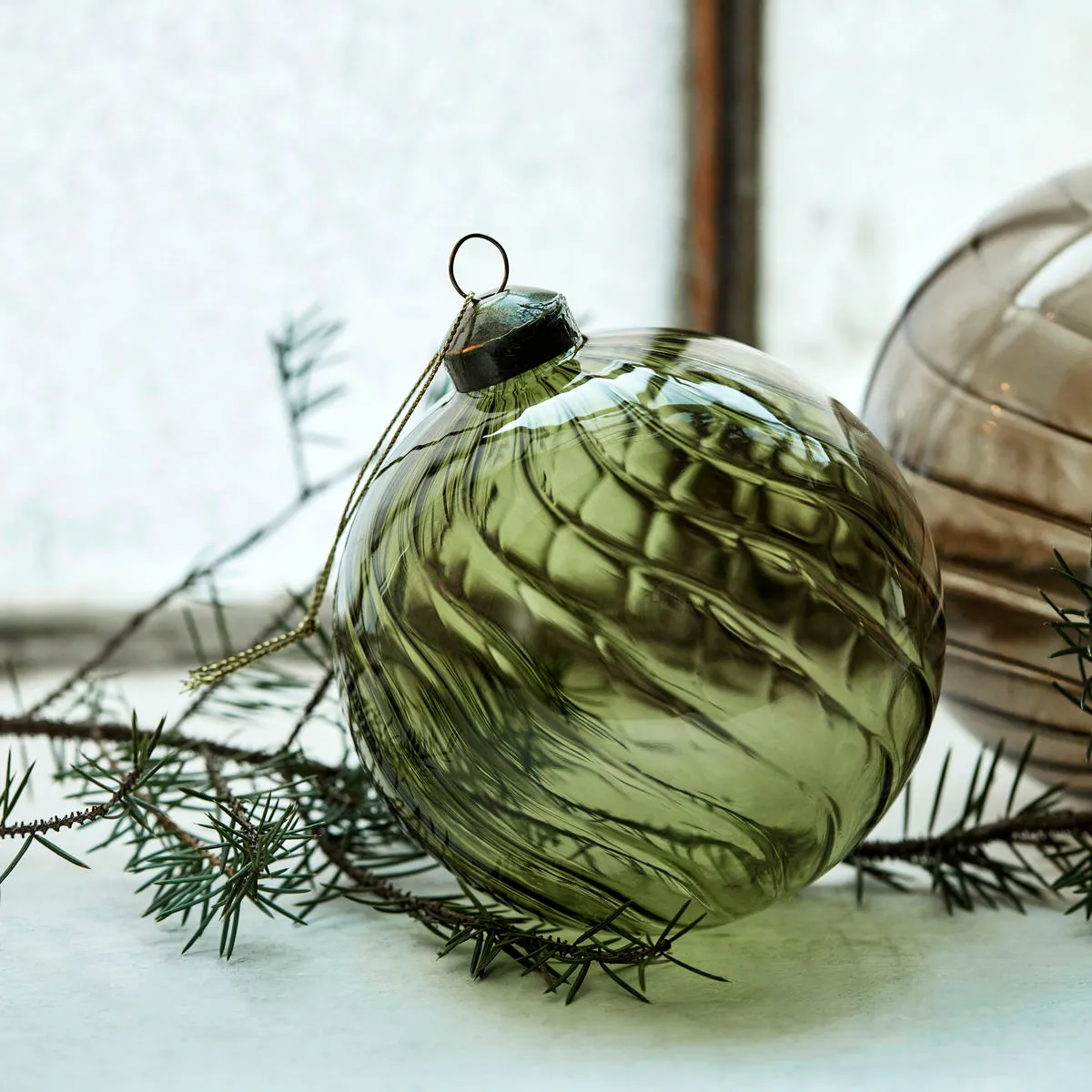 Fluted Christmas bauble Ø10 cm, Green House Doctor