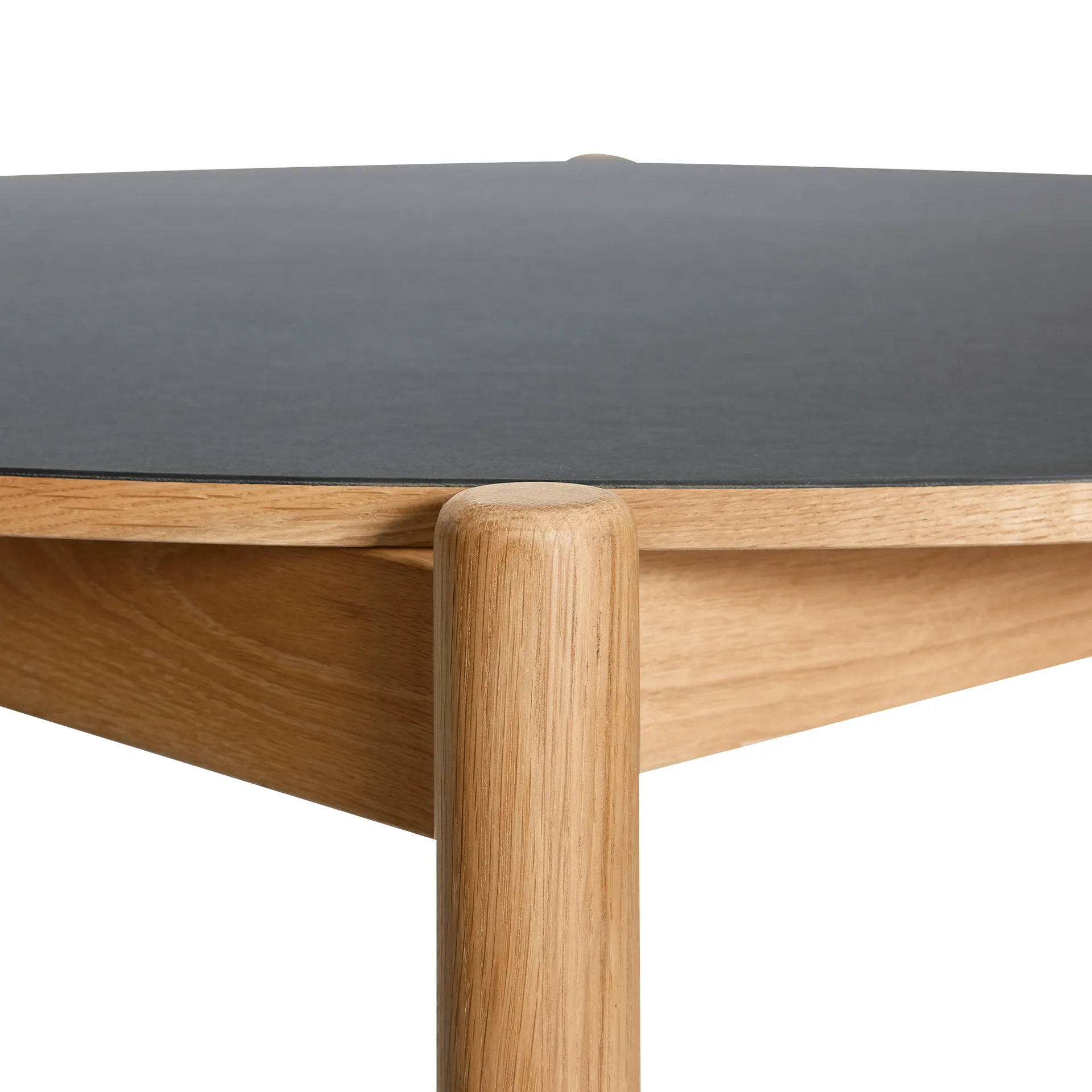 Oblique dining table, Black, Ø126 cm Hübsch