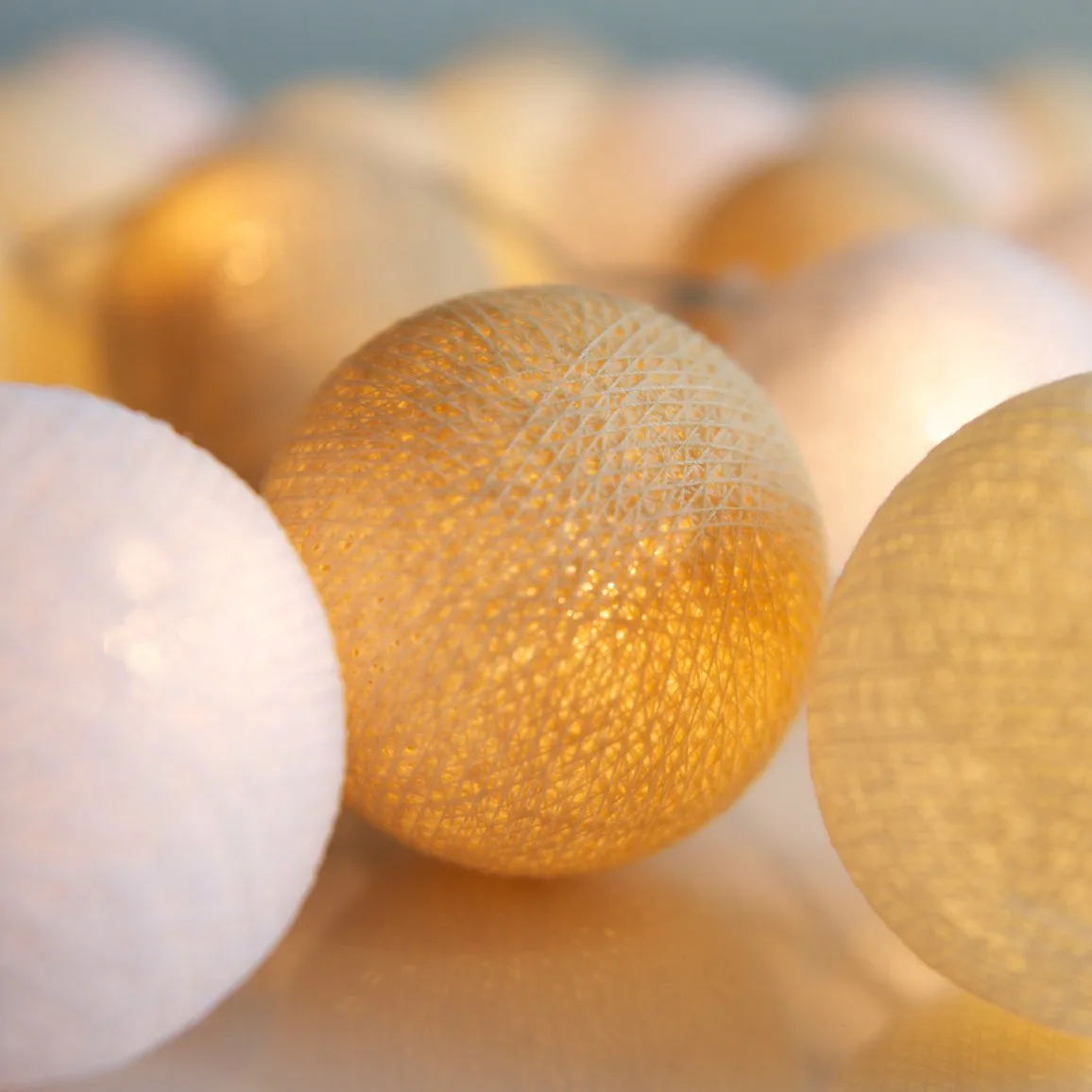 Irislights Creamy White, 35 balls Irislights
