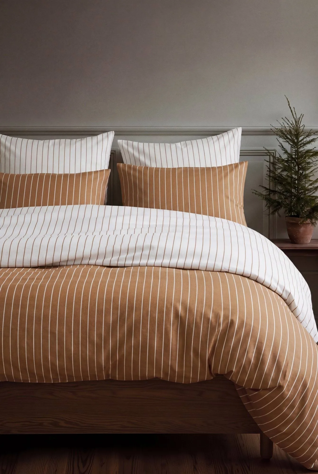Soft duvet cover set, 220x220/2x50x60 cm, Offwhite-caramel Juna