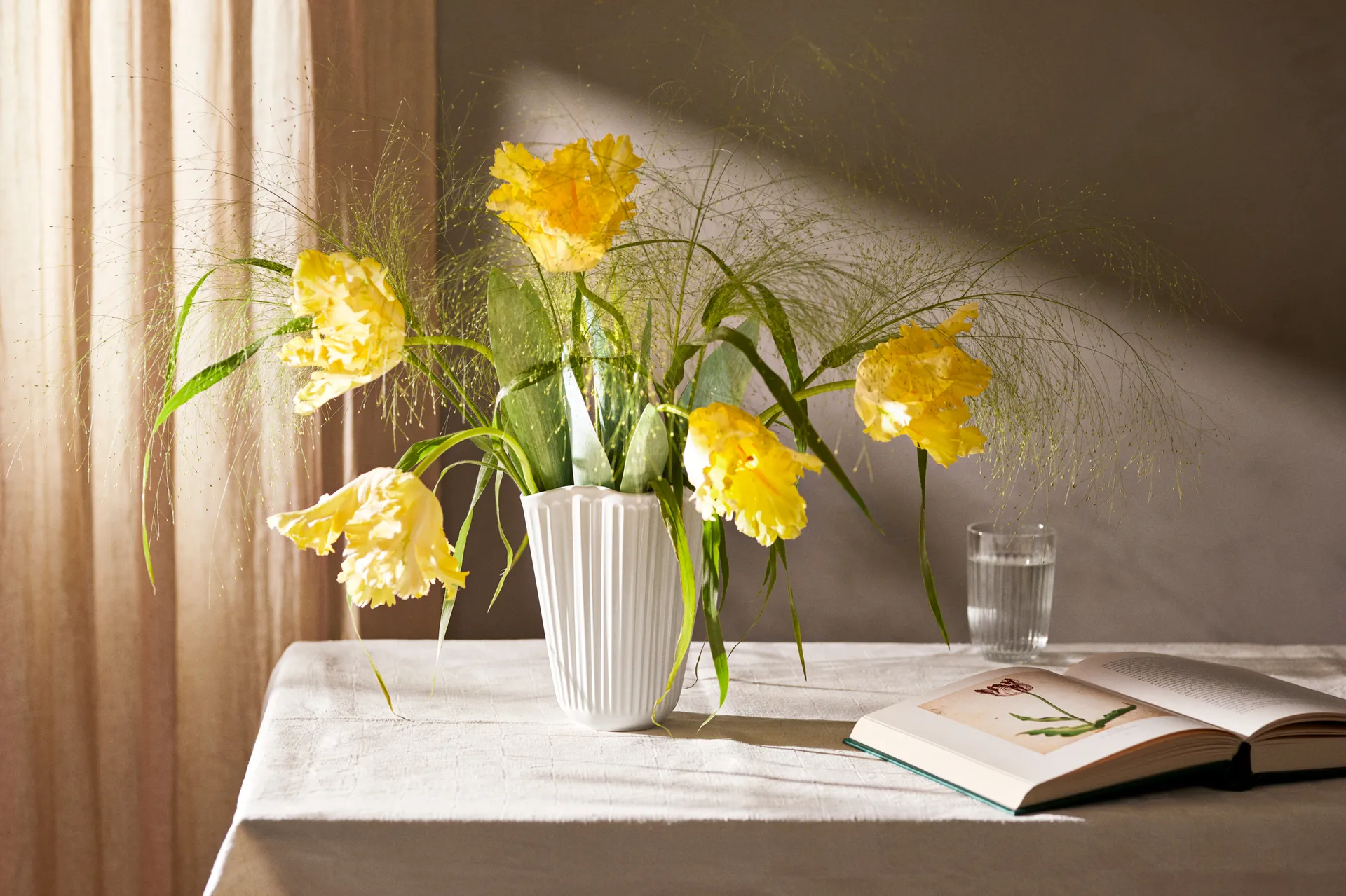 Hammershøi vase unfold, White, 20,5 cm Kähler