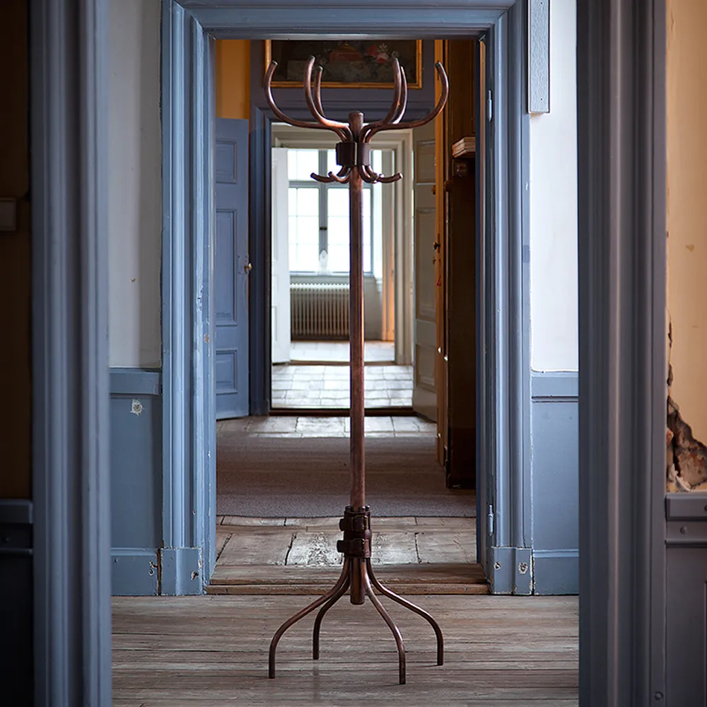 Babe coat rack, Pre-burnished steel-black leather belt Källemo
