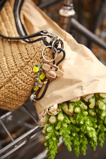 Kay Bojesen monkey keyring - Teak-limb wood, black leather - Kay Bojesen Denmark