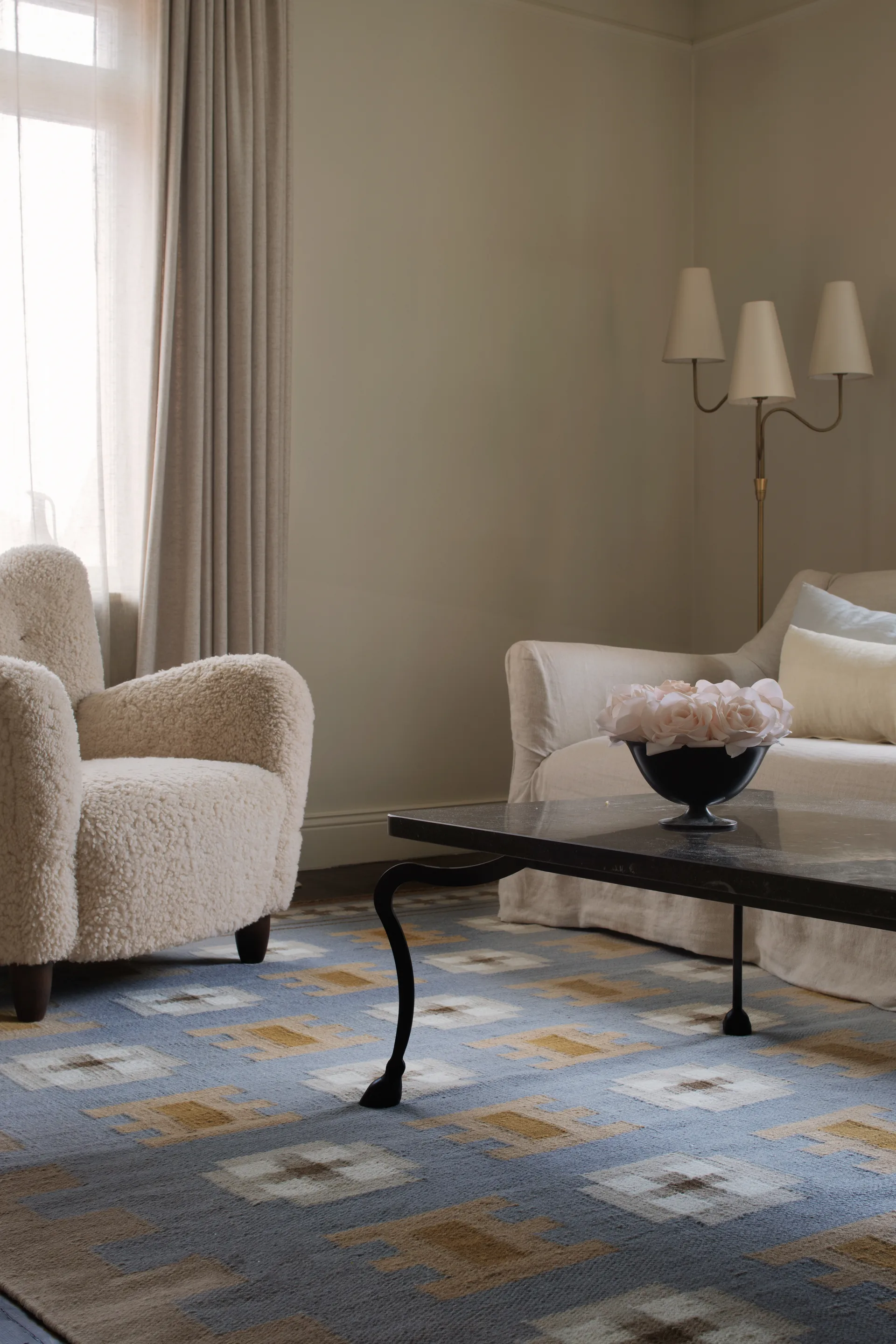 Röllakan Selma wool rug, Dove, 250x350 cm Layered