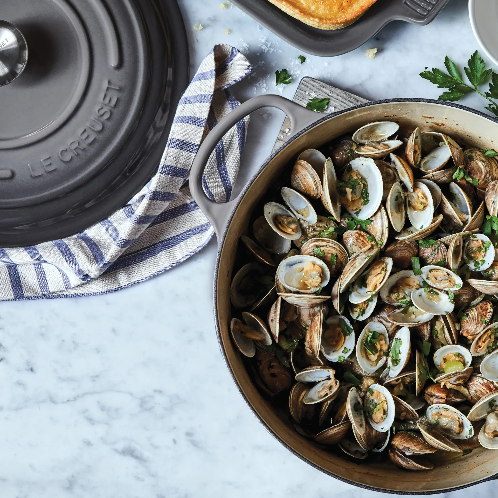 Signature shallow casserole 3.5 l, Flint Le Creuset