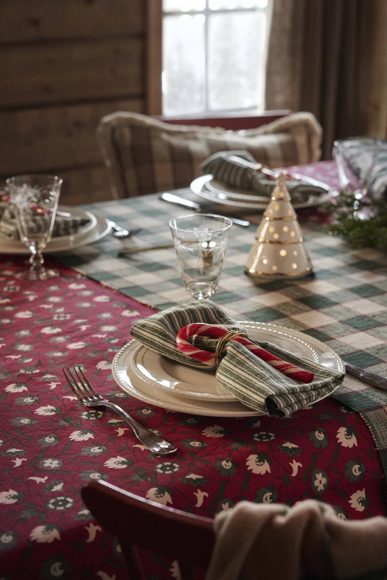 Flower printed organic cotton tablecloth, Red-beige-green, 150x250 cm Lexington