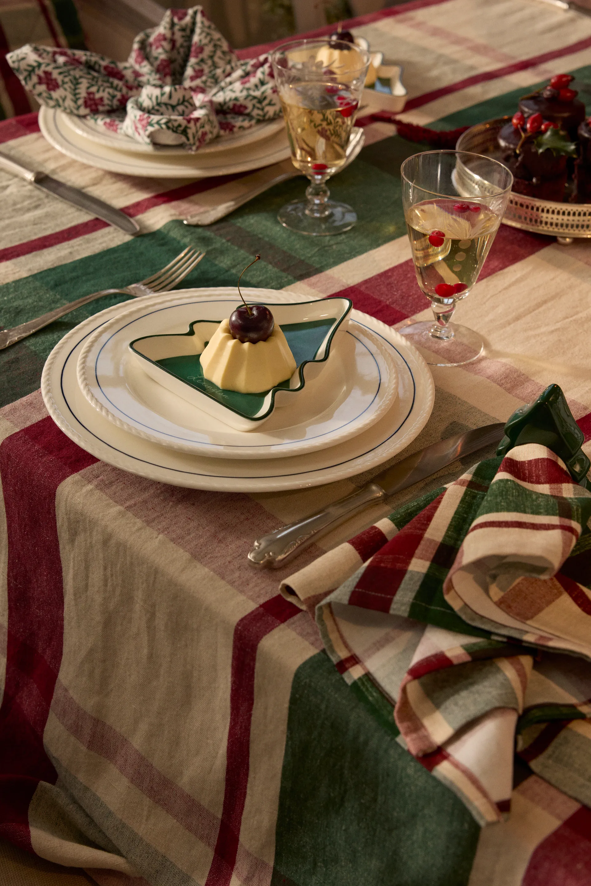 Green-red checked linen/cotton tablecloth, 150x250 cm Lexington