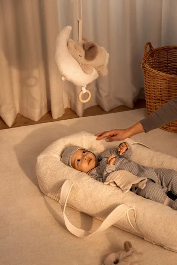 Gro pile baby nest - Sandy - Liewood