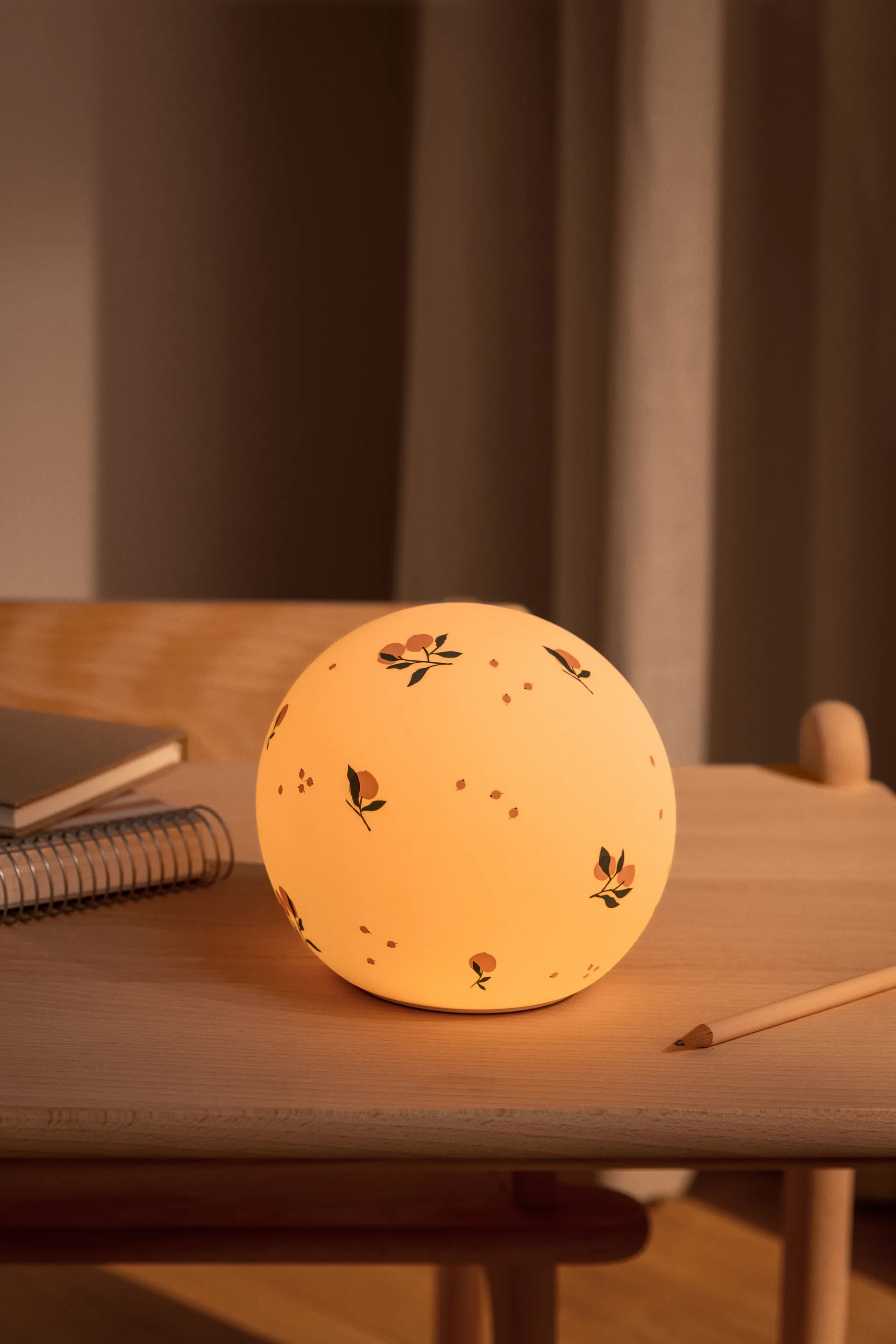 Yuki night lamp, Peach-Sea shell Liewood