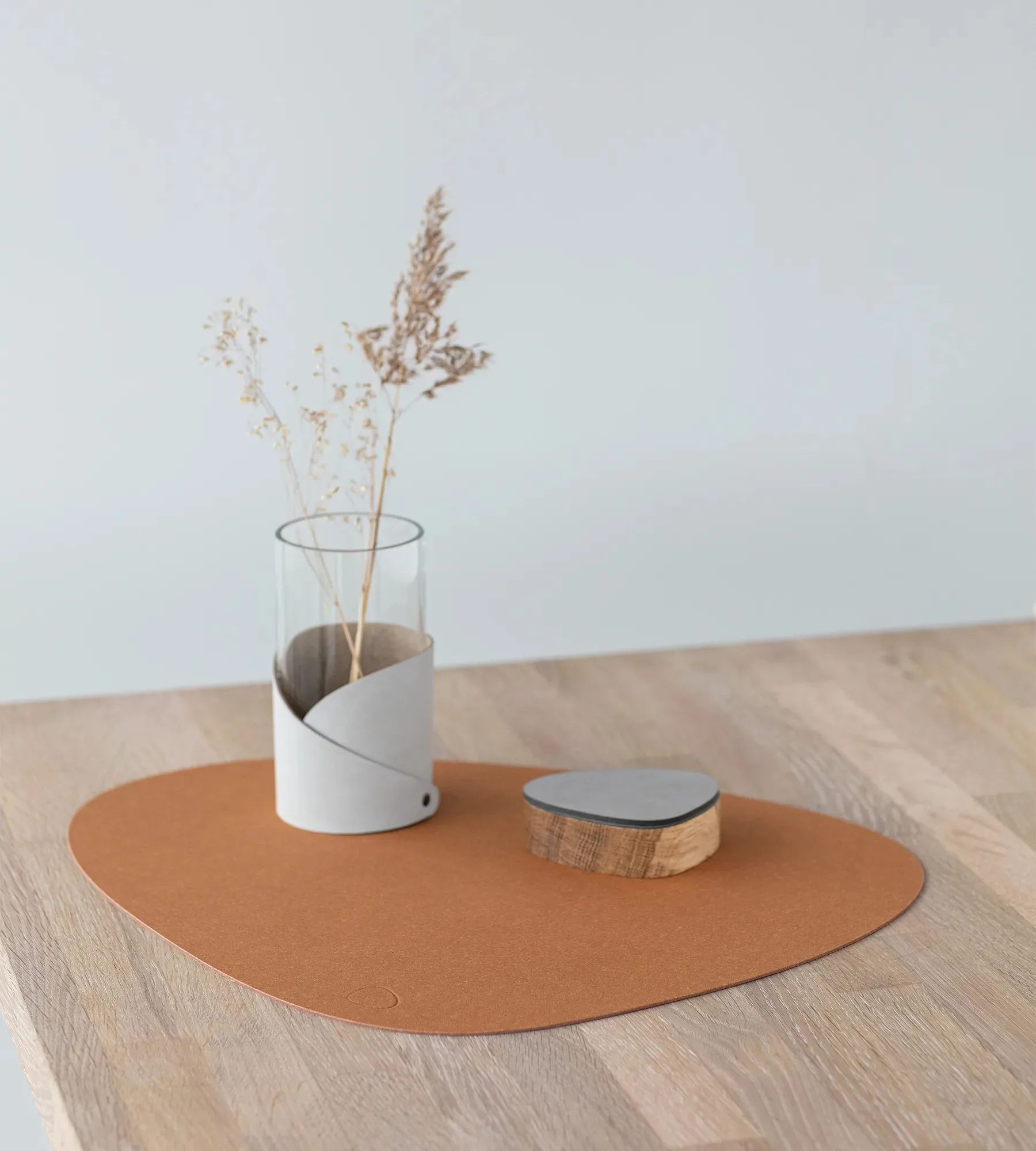 Core placemat curve L, Flecked nature LIND DNA