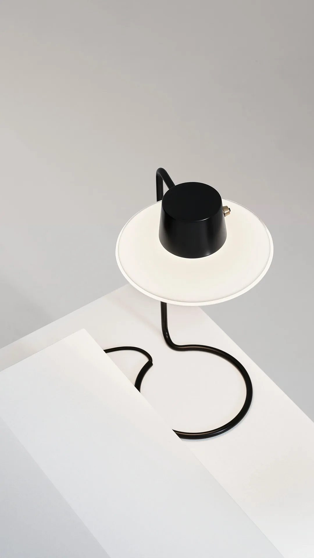 AJ Oxford table lamp 28 cm black, Opal glass Louis Poulsen
