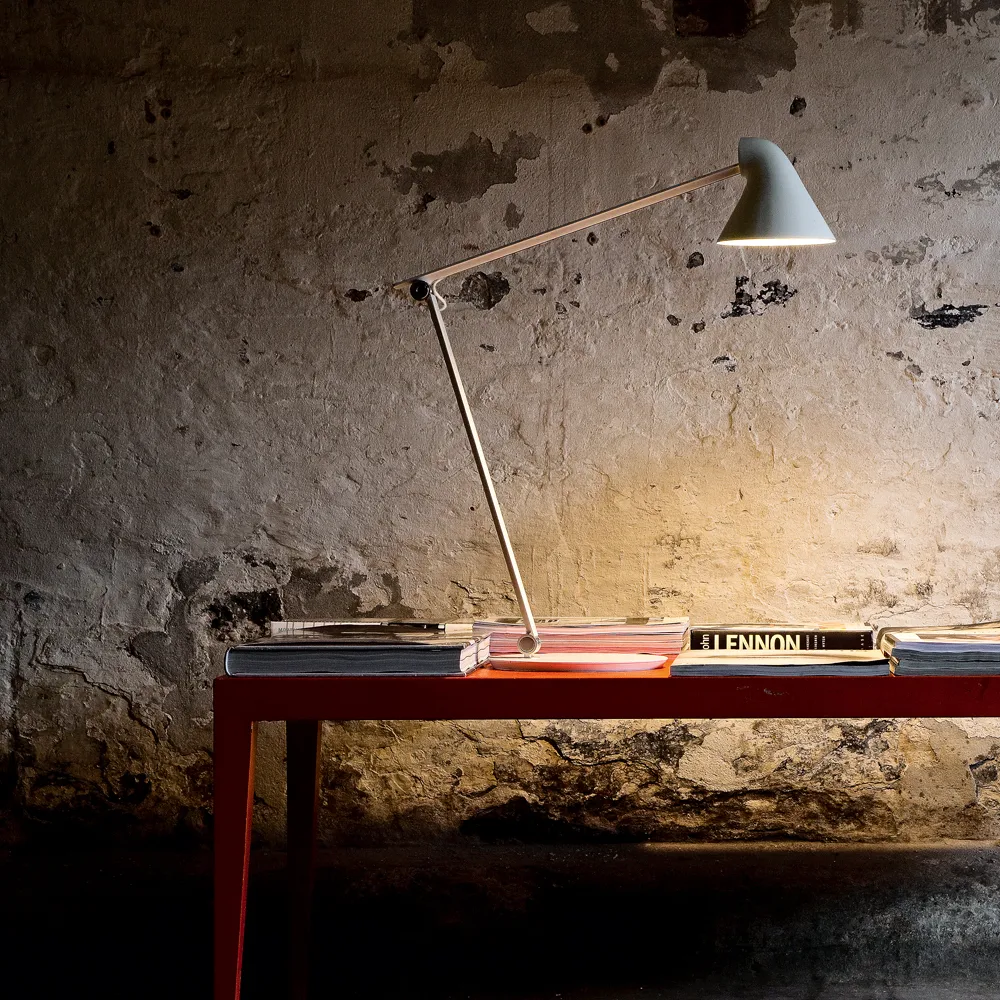 NJP desk lamp, White, pin ø10 cm, 3000k Louis Poulsen