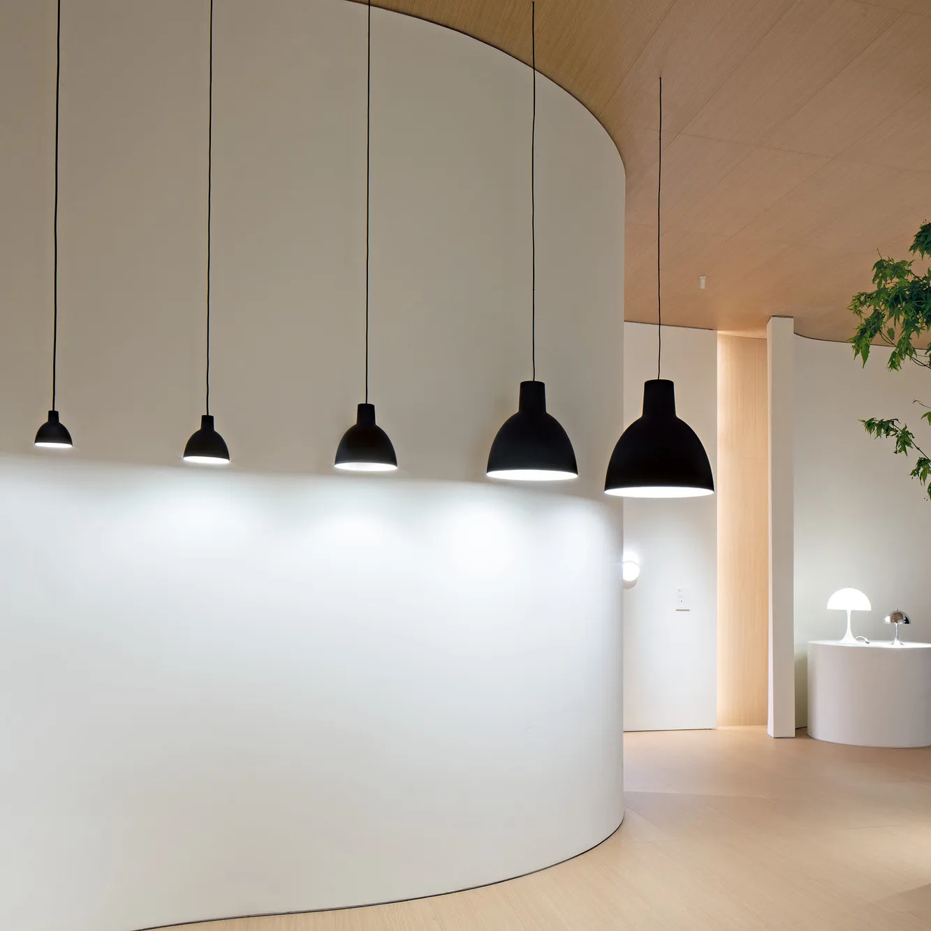 Toldbod 250 pendant lamp, Black Louis Poulsen