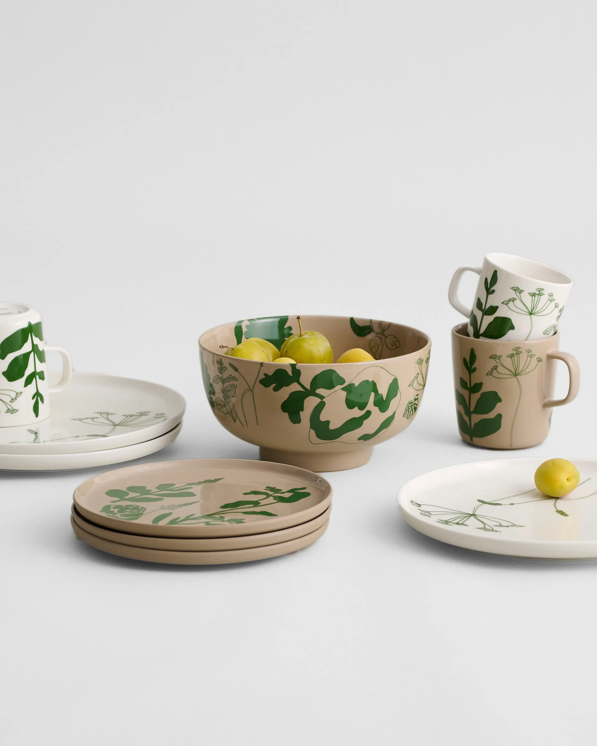 Elokuun Varjot plate Ø25 cm, White-green Marimekko