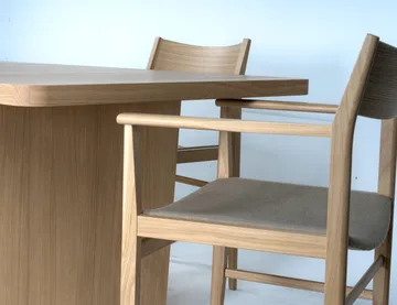 Siza armchair - White pigmented oak-linen seat - Mavis