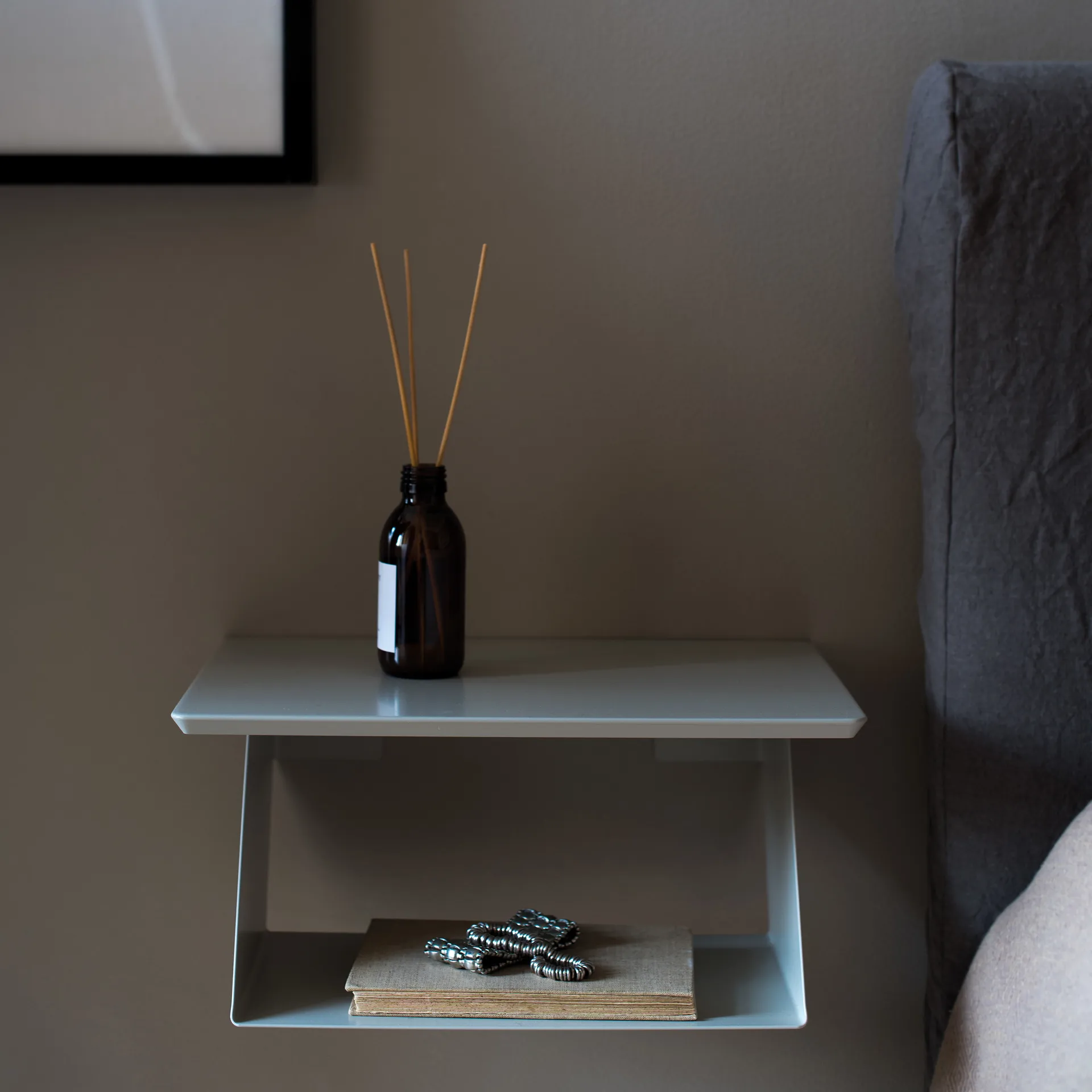 Edgy shelf, grey Maze