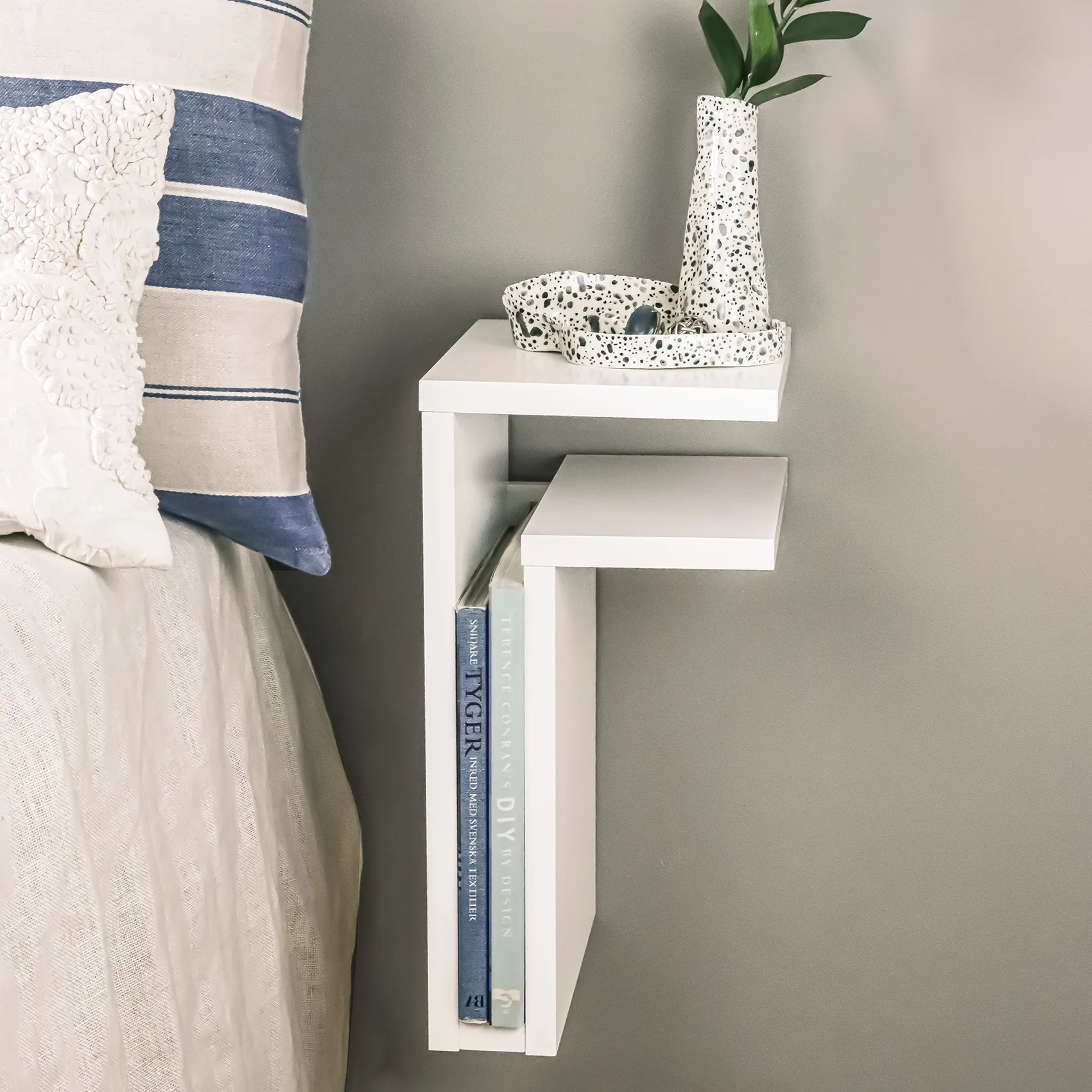 F-Shelf white, f-shelf right Maze