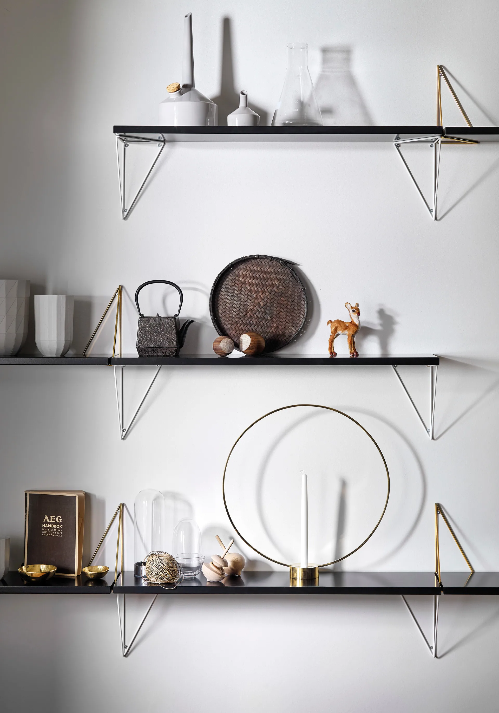 Pythagoras shelf, black Maze