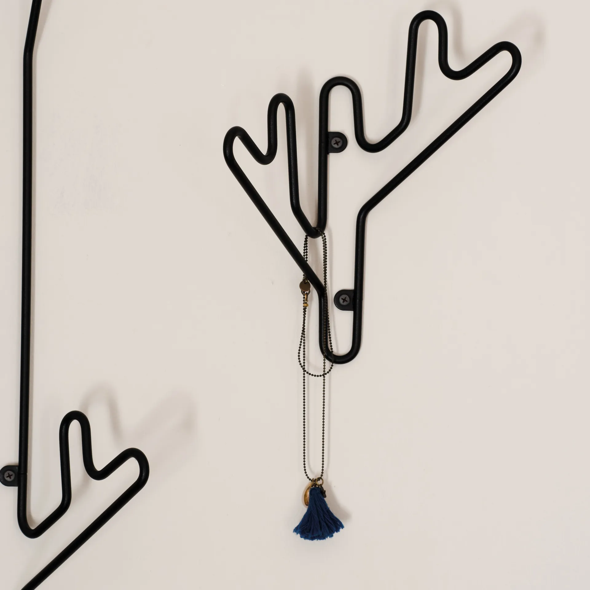 Twig coat hanger, black Maze