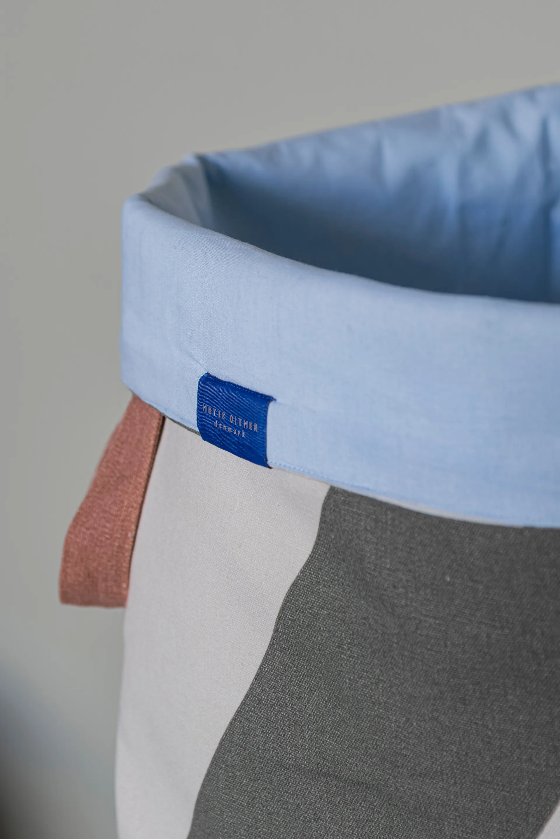 Diagonal laundry basket Ø40x50 cm, Dark olive-sand Mette Ditmer