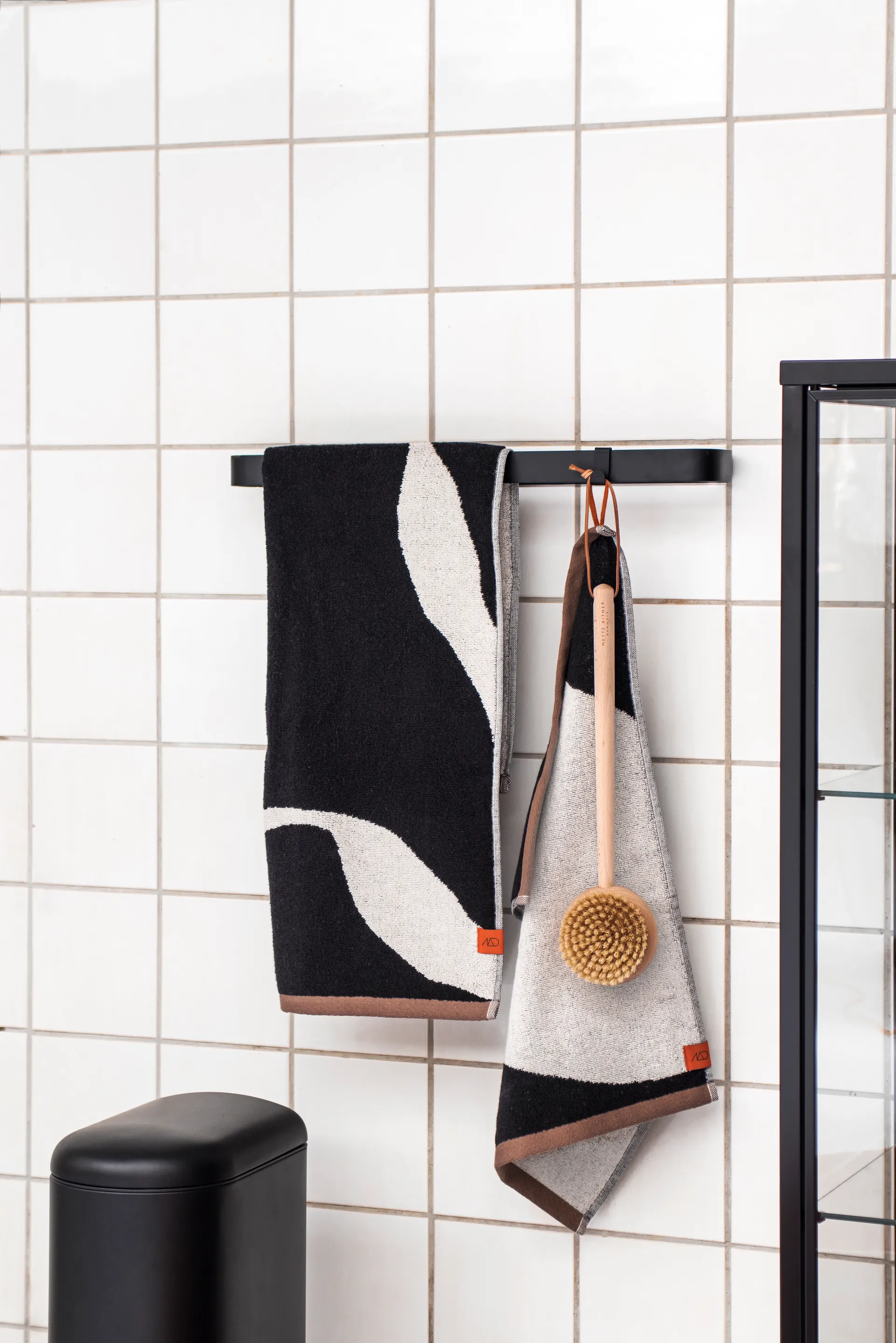 Nova Arte towel 50x90 cm 2-pack, Black-off white Mette Ditmer