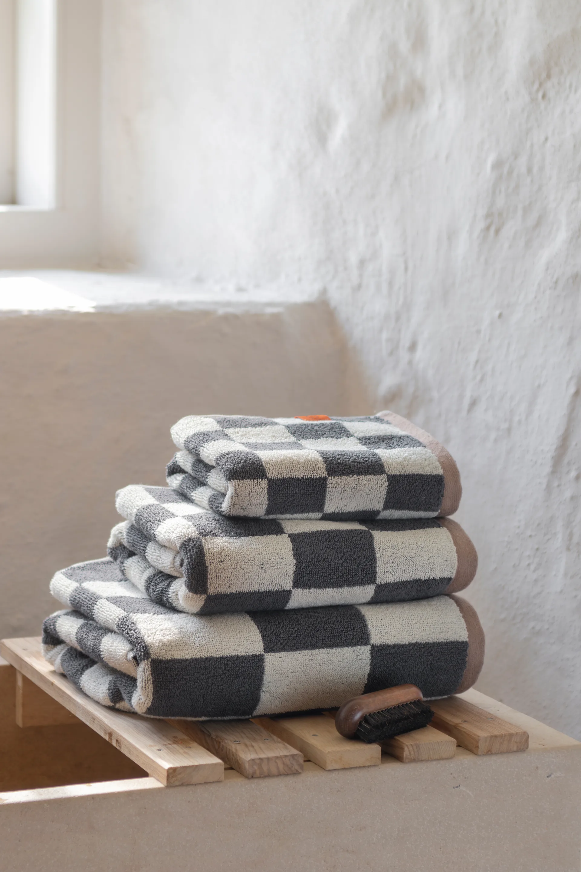 Retro towel, Dark grey, 50x90 cm Mette Ditmer