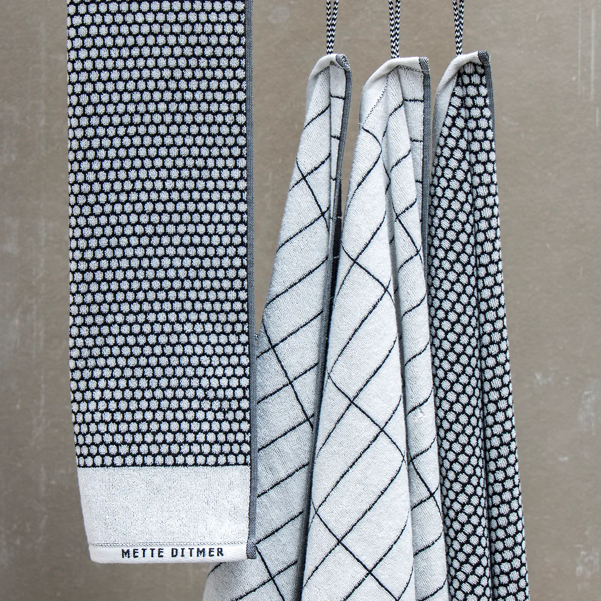 Tile Stone bath towel 70x140 cm, black-off white Mette Ditmer