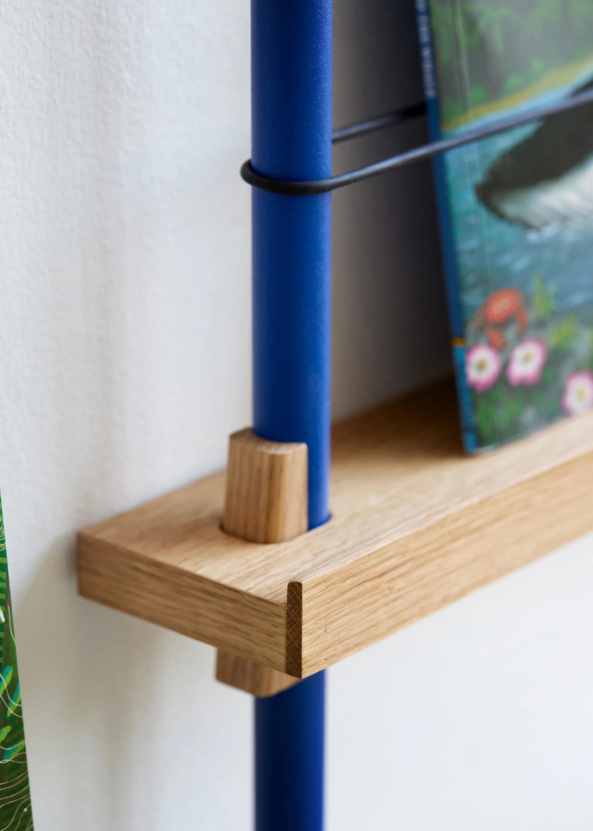 Moebe magazine rack, Oak-blue MOEBE