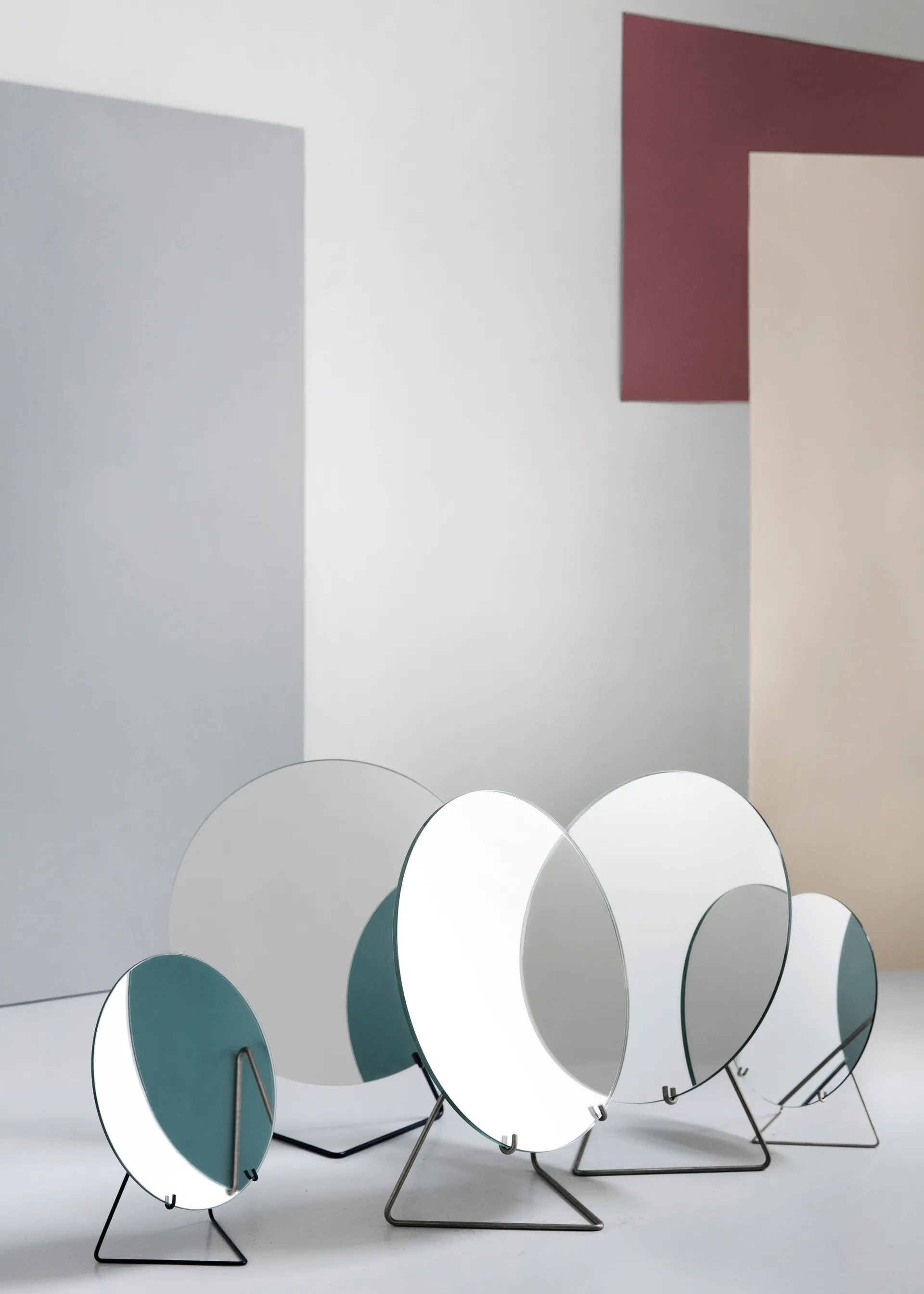 Table mirror Ø20 cm, Black MOEBE