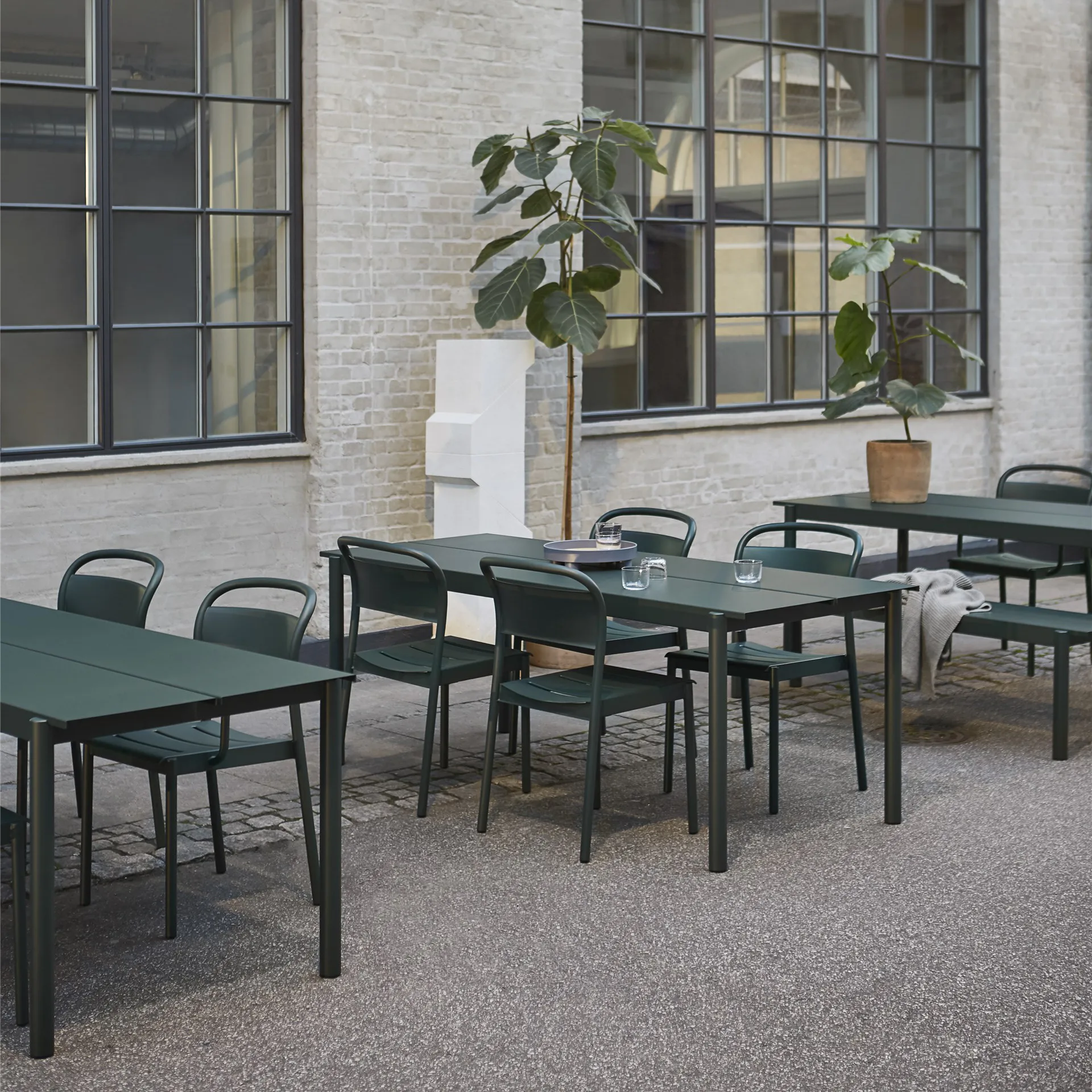 Linear steel armchair, Dark green Muuto