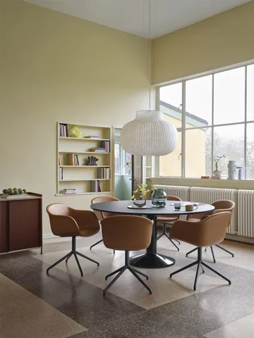 Midst pedestal table - Black linoleum-black, Ø160 cm - Muuto