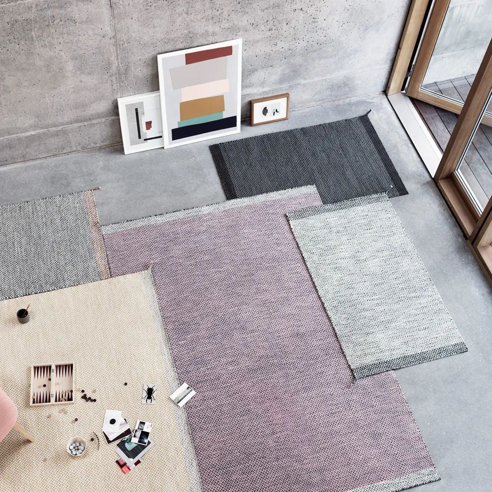Ply wool rug 170x240 cm, black-white Muuto