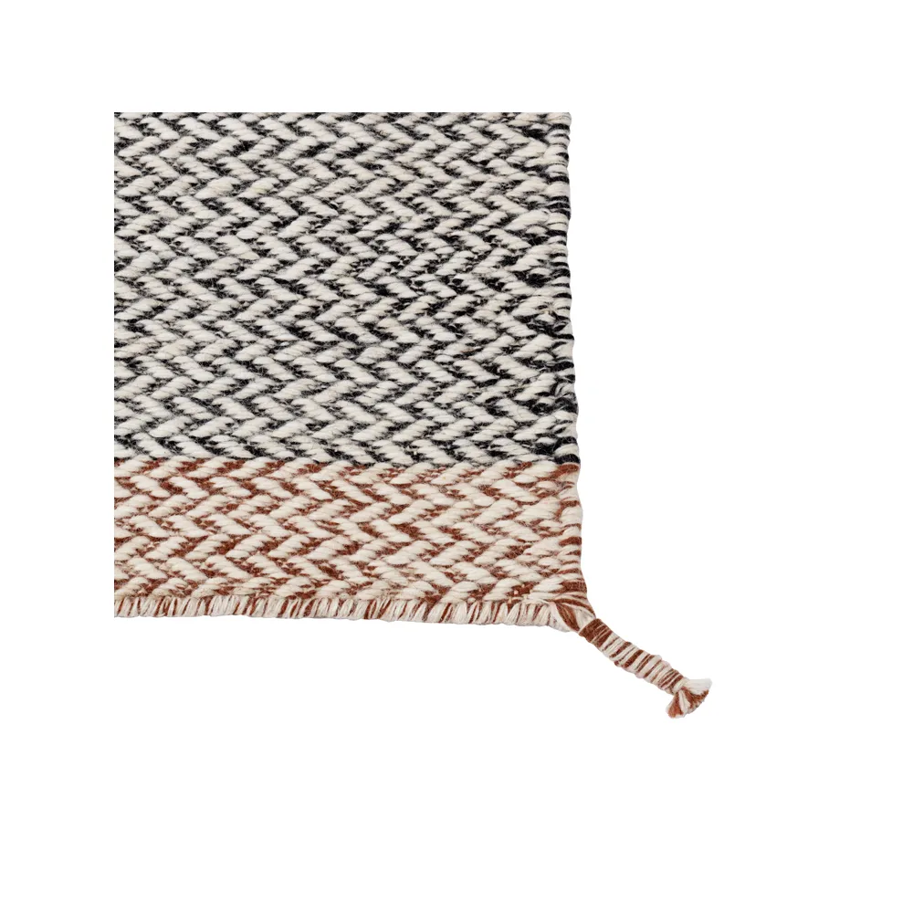 Ply wool rug 170x240 cm, black-white Muuto