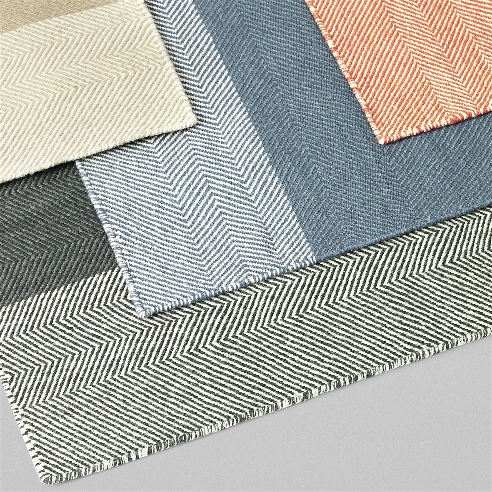 Varjo rug 200x300 cm, dark grey Muuto