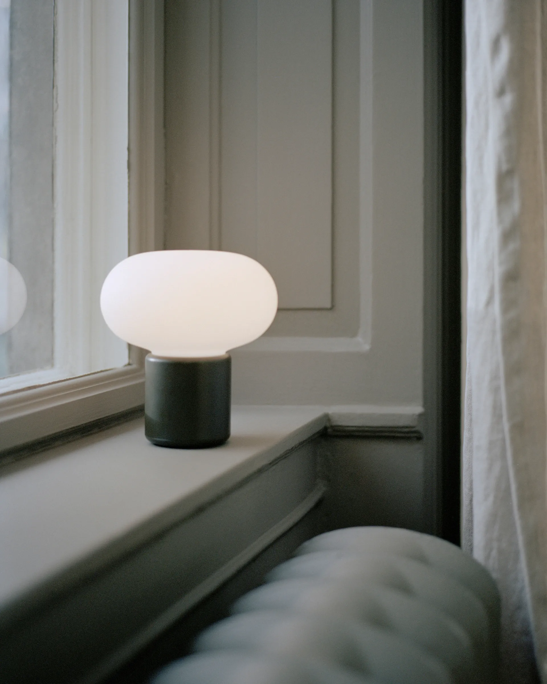 Karl-Johan table lamp portable, Forest green New Works