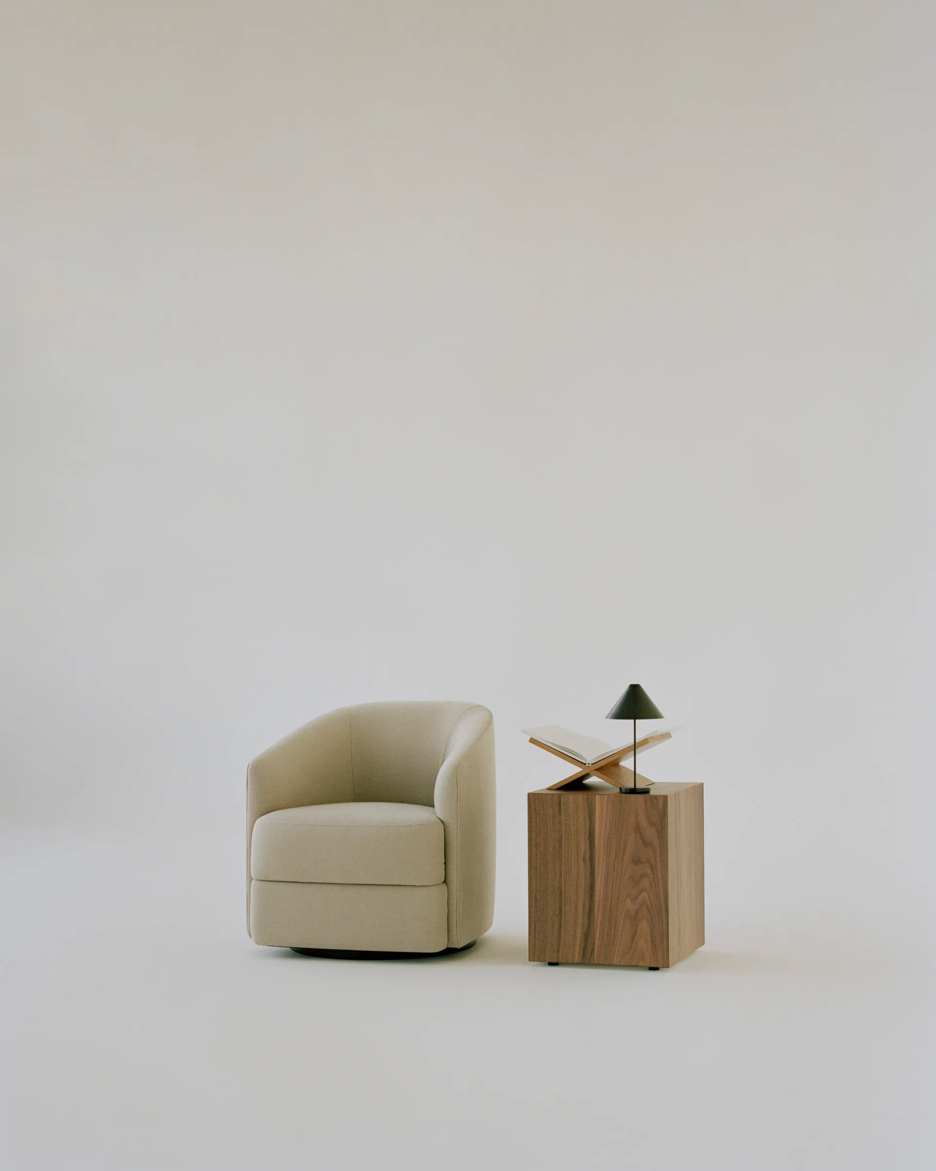 Mass side table 40x40x47 cm, Walnut New Works