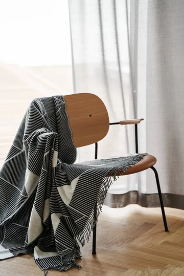 Metric focus cotton throw - black - NJRD
