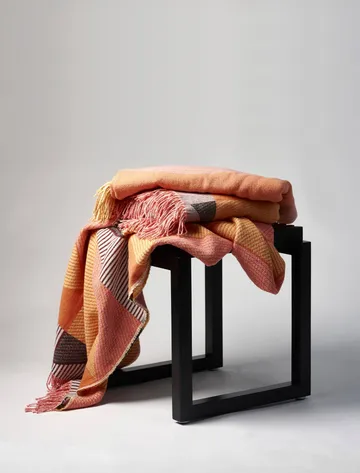 Metric focus No. 1 cotton throw - pink - NJRD